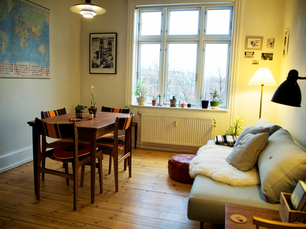 Cozy and very bright two-bedroom apartment overlooking a park. Close to green sp Copenhagen, Denmark Bright and cozy apartment by Nørrebroparken Entire rental unit vacation rental 1316186