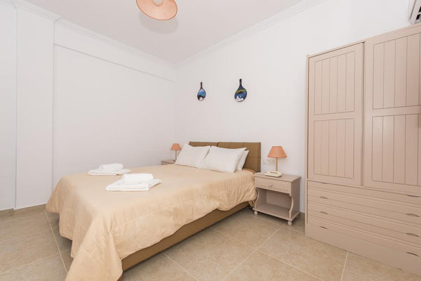Smaragdi Hotel lies at the famous beach of , Perivolos. An A class Hotel, with t  Economy Room in A class Pool Hotel 50m to the sea Room in hotel vacation rental 38738693