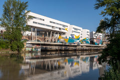 Die Unterkunft befindet sich direkt am Donaukanal und wurde von der Stararchitek  Urban Island Riverside Apartment with balcony 6per Entire rental unit vacation rental 48648855