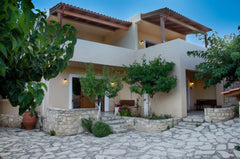 My place is idea for couples, solo adventurers, families (with kids) and pets.<b  Traditional Villa Entire guesthouse vacation rental 16951296