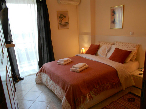 Our place is very neat,cozy and family oriented with 2 bd.Located 5min from metr Athens, Greece A nice apartment near Acropolis. Entire rental unit vacation rental 15156365