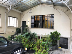 Atelier  transformé en maison individuelle de ville. Situé à proximité de la Tou Paris, France Maison de ville, Tour Eiffel - Champs de Mars Entire home vacation rental 22882278