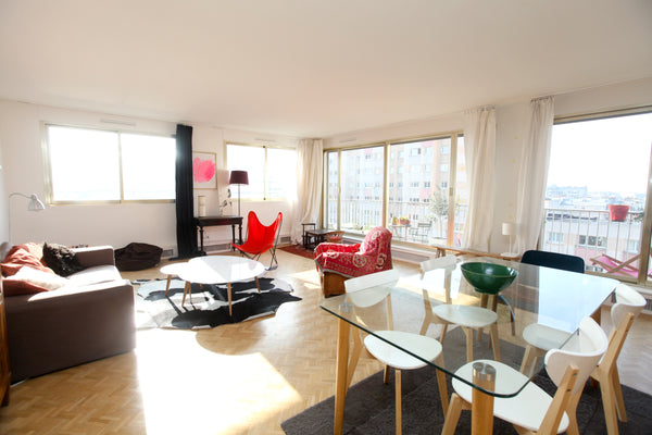 Family apartment, spacious, quiet , sunny and bright. Long floral balcony , deck Paris, France Sunny flat with a view, city center Entire rental unit vacation rental 520929
