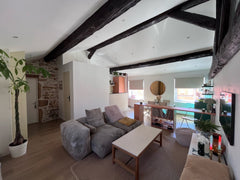 Très bel appartement dans un immeuble ancien, rénové par un designer. Profitez d Lyon, France Appartement design vue imprenable sur Fourvière Entire rental unit vacation rental 727381094044608565