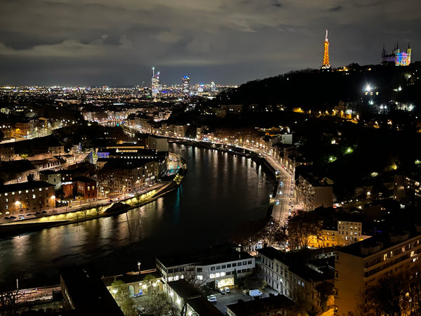 Détendez-vous dans ce logement unique et tranquille. L’appartement vous offre un Lyon, France Superbe appart vue époustouflante sur Fourvière Entire rental unit vacation rental 53524819