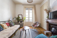 Le logement est idéalement situé entre les quais du Rhone, 10 minutes à pied de  Lyon, France Appartement spacieux Entire rental unit vacation rental 50927719