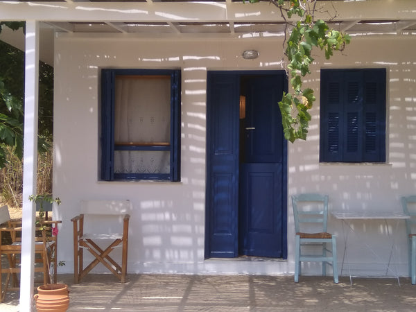 A two-room apartment ~40m2 that can fit up to 5 people. It's just a 5min walk to Naxos, Greece Family apartment near the beach Livadi, Serifos Entire rental unit vacation rental 19747554