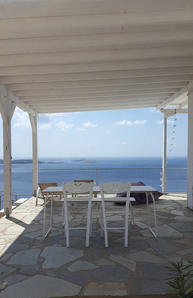 A beautiful seaside house located only 5' minutes from the port and 2' minutes f  Sea view family house Cycladic home vacation rental 31536608