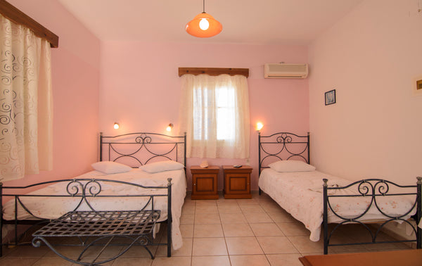 With a double bed + a single bed, fridge, water boiler, WIFI, TV, AC, safe, priv Greece Marilia room 3 persons Private room in guesthouse vacation rental 18980690