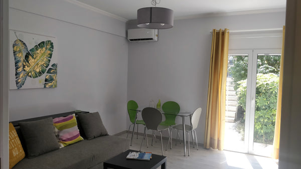 A fully renovated 1-bed flat with a beautiful small garden. Located in a residen Greece ✩Apt 50m2 with garden - 15 min to city centre✩ Entire rental unit vacation rental 21889233