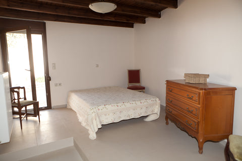 Au cœur d'un village typique et à 5 minutes en voitures de la plage, joli studio Tours, France Studio à louer en Crete Entire rental unit vacation rental 42484907