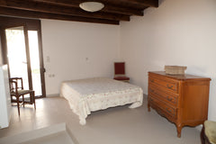 Au cœur d'un village typique et à 5 minutes en voitures de la plage, joli studio Tours, France Studio à louer en Crete Entire rental unit vacation rental 42484907