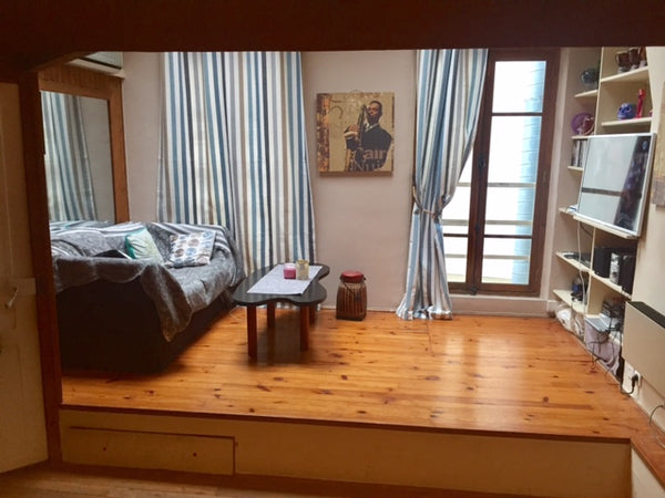 Appartement chaleureux et calme avec petite chambre en mezzanine. Situé dans un  France Cosy appartement proche Montmartre Entire rental unit vacation rental 19615152