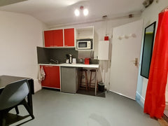 Idéalement situé à 5 mn à pied du centre commercial de la Part-Dieu, du métro et Saint-Jean-de-Bournay, France Studette équipée à 5mn de la Part-Dieu Entire rental unit vacation rental 49264886