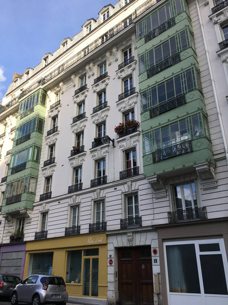 Typique chambre de bonne sous les toits de PariS, indépendante Avec salle de dou Paris, France Charmante chambre de bonne sous les toits de Paris Entire guest suite vacation rental 19215793