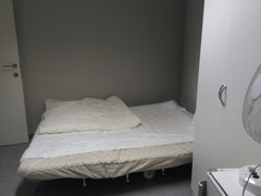 Een nieuwbouw  woning waar een  éénpersoons kamer vrij is.<br />Niet ver van het  Mooie kamer niet ver van het centrum. Private room in home vacation rental 19897157