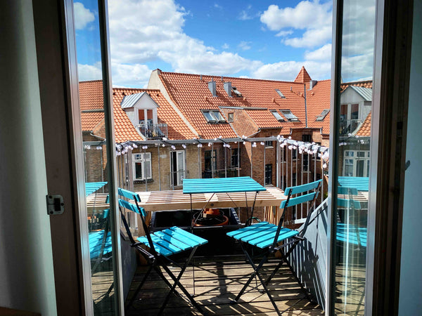 Dejlig lejlighed på stille sidegade til Amagerbrogade. Mange indkøbsmuligheder,  Copenhagen, Denmark 2 etagers lejlighed m 2 altaner Entire rental unit vacation rental 18017925