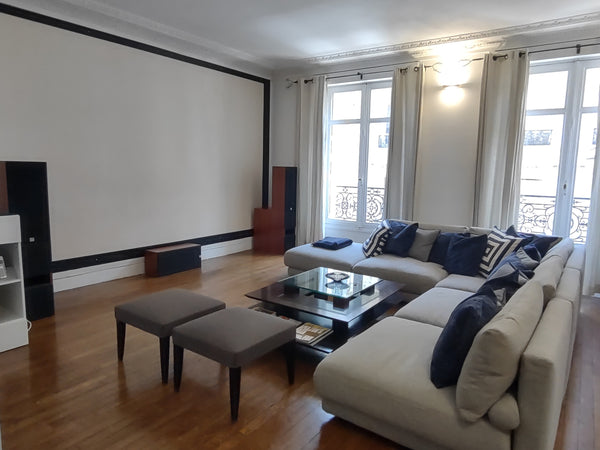 Very high end apartment located straight on Champs Elysees. The 1600sqft propert United Kingdom Luxury 1600 sqft on Champs Elysees with A/C Entire rental unit vacation rental 108591