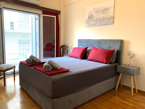 We warmly welcome you to our recently renovated and spacious apartment. We look  Düsseldorf, North Rhine-Westphalia, Germany HIGH QUALITY 110qm 2BR @Simos-Lux-Apartment Entire condo vacation rental 50334641