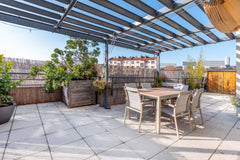 Très bel appartement avec grande terrasse et garage (box) fermé , situé au 5ième Lyon, France Le Clos Valmy, T3 terrasse et parking - 4 pers Entire rental unit vacation rental 53526700