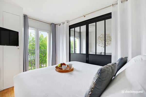 Come to discover my big T2 ( 35 m2) in the middle of Paris. It is located in the Paris, France Cosy apartment 4 - Sacrée Coeur / Montmartre Entire rental unit vacation rental 28298761