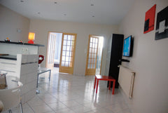 Bright and calm, my pretty F2 on the edge of the Saône (4th floor) is located 12 Dijon, France Nice and cozy 52 m2 near Vieux Lyon+wifi+parking Entire rental unit vacation rental 11294482