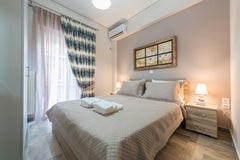 Welcome to this charming ,cozy and central apartment 100 meters from Neos Cosmos CY Charming central apartment next to metro - Athens Entire condo vacation rental 51855748