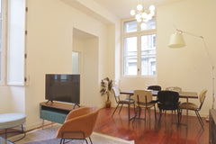 Bel appartement 2 chambres, 70m2 en plein centre de Bordeaux. Une place de parki  Rue du Hâ - 70m² avec parking, centre ville Entire rental unit vacation rental 42109028