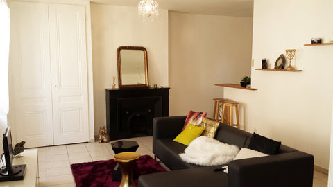 Appartement de 40 m²,  très bien situé (à côté du métro Ampère), vous pouvez vou Aix-en-Provence, France T2 presqu'île donnant sur cours Entire rental unit vacation rental 9440436