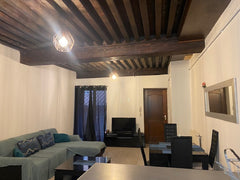 Cet appartement se trouve à deux pas du métro Valmy et à 5 minutes du centre-vil Vénissieux, France Appartement de caractère au cœur de LYON VAISE Entire rental unit vacation rental 51319247