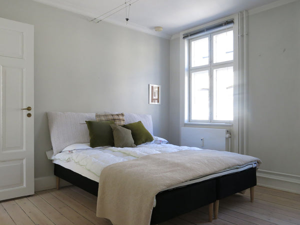 - - Rooms - -<br /><br />Main Floor:<br /><br />Bedroom: double bed (length: 2m, Copenhagen, Denmark Center - Studio - Close To The Queen - Nyboder - Space For 2 - 1.tv (1143-1) Entire serviced apartment vacation rental 26743416