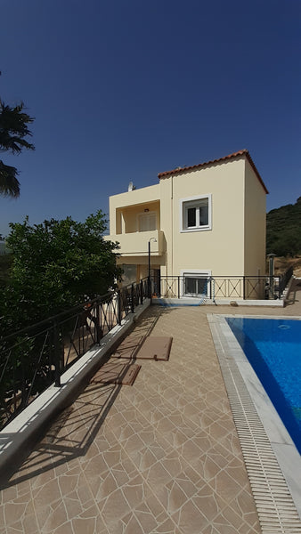 A delightful 2 bedroomed 86m2 property situated in a traditional Cretan village.  Village house in Polemarchi Entire home vacation rental 41501096