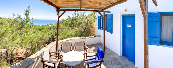 A fabulous little studio villa with great views of Sarakiniko Bay<br /><br /><b>  Villa Afroditi with Sarakiniko View and Great WiFi Entire serviced apartment vacation rental 47863485