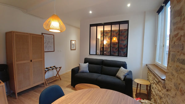 nestled in the hearth of the historic center of Lyon, this cozy cocoon of 30 squ Curis-au-Mont-d'Or, France cozy nest in the heart of old Lyon Entire rental unit vacation rental 46577401