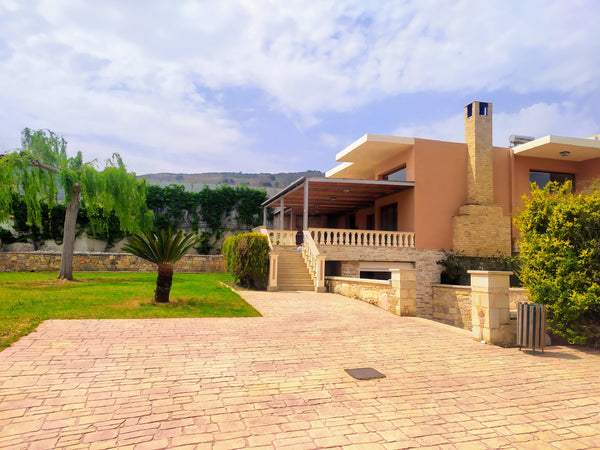 Experience Rea's Villa and enjoy relaxation during your summer holidays in Chani  Rea's Villa at Chania! Privacy!BBQ,indoor Jacuzzi! Entire villa vacation rental 622289522400952257