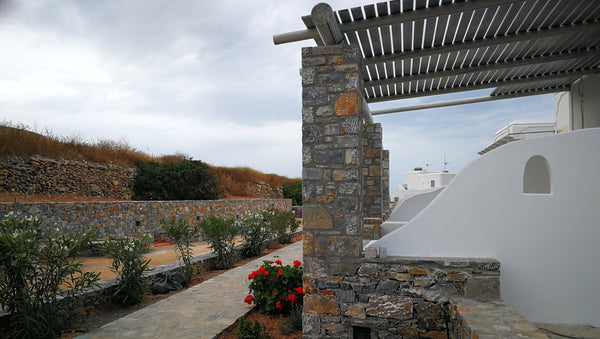Our place is a beautiful building in a nice area of the island with 5 seperate,   Harama rooms, Χάραμα Σχοινούσα Private room vacation rental 6980239