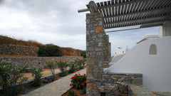 Our place is a beautiful building in a nice area of the island with 5 seperate,   Harama rooms, Χάραμα Σχοινούσα Private room vacation rental 6980239