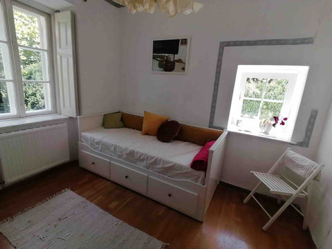 5 Minuten von der Perchtoldsdorfer Heide in der schönen Sonnenberg Straße in ein Vienna, Austria Kleines Mini Zimmerchen im KünstlerInnen Häuschen Private room in farm stay vacation rental 623156607686978654