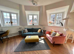 Deze gezellige duplex ligt op de heerlijke Vrijdagmarkt midden in het historisch Antwerp, Belgium The CityGuide Appartement Entire rental unit vacation rental 660065117675821484