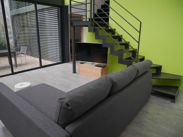 Loft aménagé dans un ancien atelier, organisé autour d'un grand patio. C'est une Rompon, France Loft autour de son patio Entire loft vacation rental 9114941