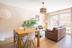 Idéal pour découvrir Lyon tout en étant au calme! <br />A 15 min en métro de Bel Lyon, France Appartement 2 pièces 54 m2, calme et lumineux Entire rental unit vacation rental 11668679