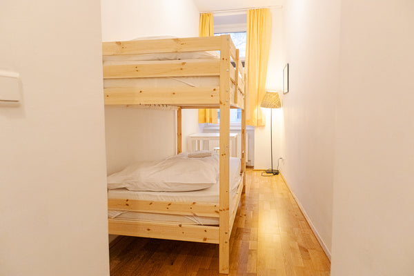 Eine hübsches Zimmer mit Gemeinschaftsbad im Herzen Wiens mitten im Botschaftsvi  Welcoming Room in shared Apt. Ideal For Long Stays Private room in rental unit vacation rental 52771174