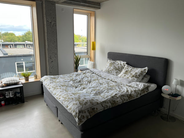 Kick back and relax in this calm, stylish space. By bike only 10 minutes from th Ludwigshafen, Germany Clean studio with gym, rooftop and office spaces. Entire rental unit vacation rental 52832598