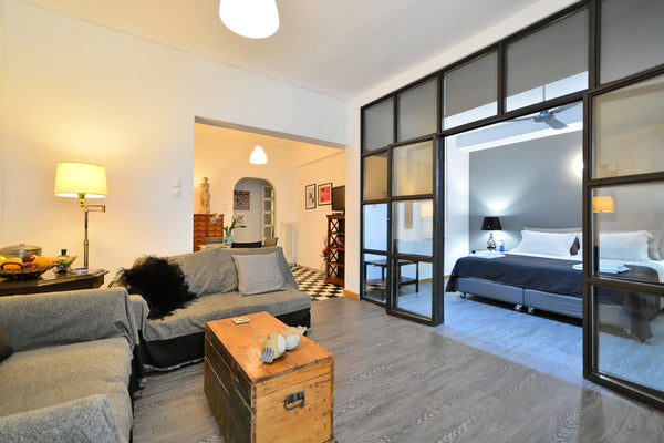 Elegant apartment ideally situated in the heart of old Athens that combines tran Agios Dimitrios, Greece Plaka Elegant Apartment, Entire rental unit vacation rental 18620031