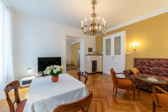 A newly renovated, elegant and comfortably equipped 87 m² apartment with view in Vienna, Austria Wohnen mit Stil bei Schloss-Schönbrunn / 4 Pers. Entire rental unit vacation rental 31379097
