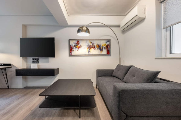 Enjoy contemporary living in this upscale studio apartment! This immaculate apar GB A Central Luxury apt. in Athens Entire rental unit vacation rental 54234933