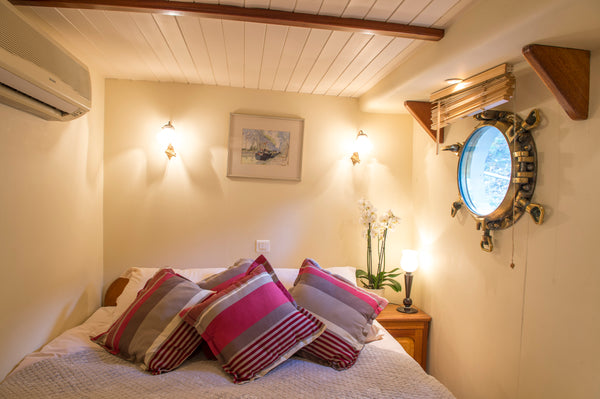 Your reservation includes the Renoir Cabin for two passengers, one night, contin Saint-Nazaire-d'Aude, France Barge Tango in Bordeaux -  Renoir Cabin Private room in boat vacation rental 25972781