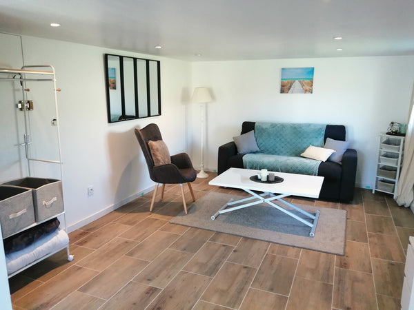 Élégant studio avec jardin, et  portail extérieur indépendant. <br /><br />Situé Saint-Louis-de-Montferrand, France STUDIO COSY AVEC  ENTREE ET PORTAIL INDEPENDANT Entire guesthouse vacation rental 50983380