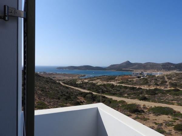 Sunny, bright  and quiet retreat, ideal for families. The place is suitable for   Iris_ A quiet place to relax_St George Antiparos Cycladic home vacation rental 32832618