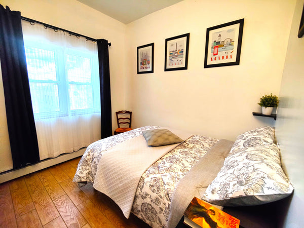 Perfect apt in the perfect location! There's everything you need - restaurants,  New York, NY Rental unit in Queens · 1 bedroom · 1 bed · 1 shared bath Private room in rental unit vacation rental 4711396